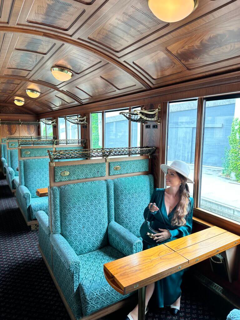 Zug fahren in der Schweiz: Unterwegs mit dem Belle Époque Zug auf der Golden Pass Linie von Zweisimmen nach Montreux