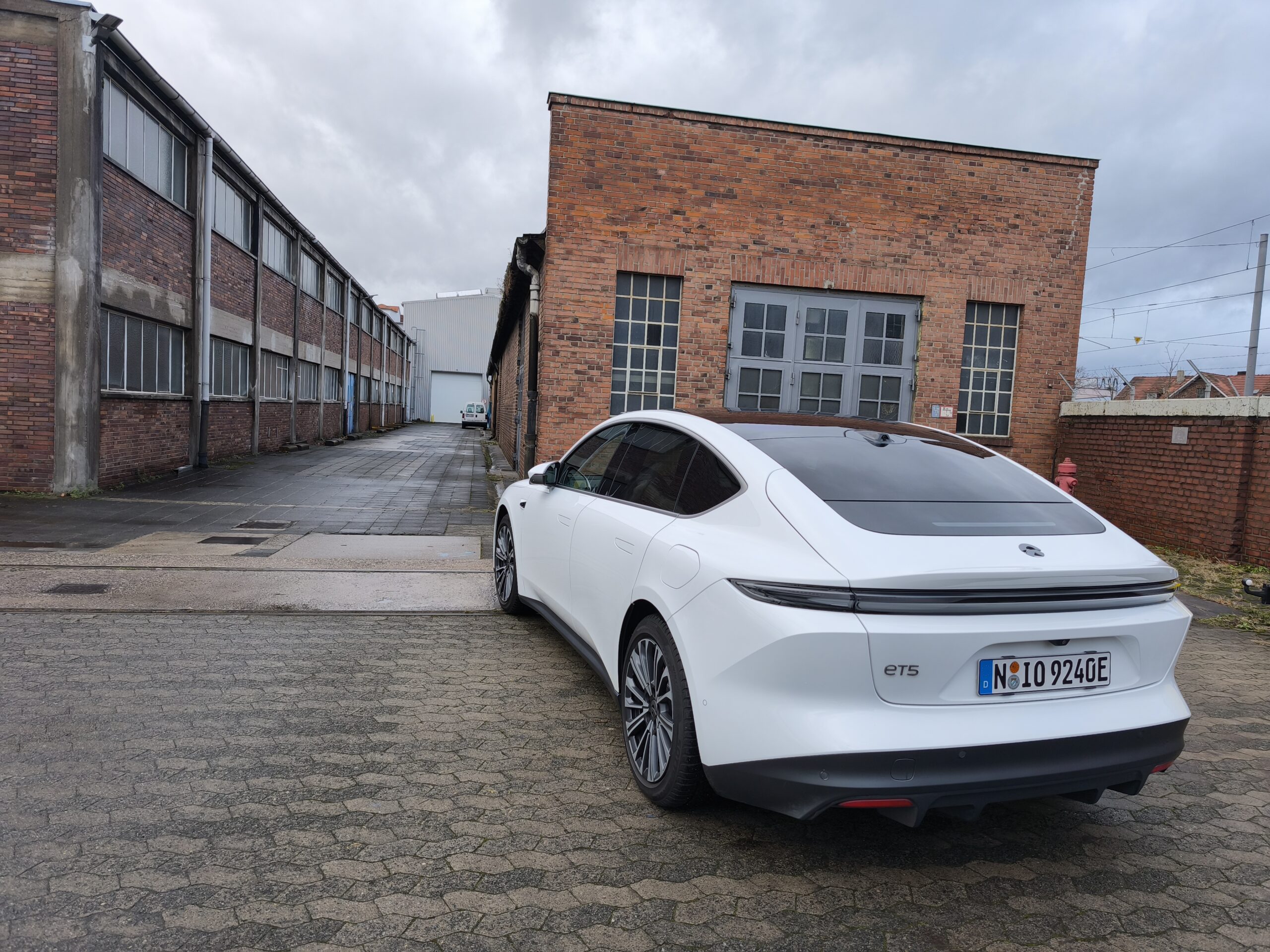 Elektrische Eleganz auf vier Rädern: Wir testen den NIO ET5 | Petit Chapeau